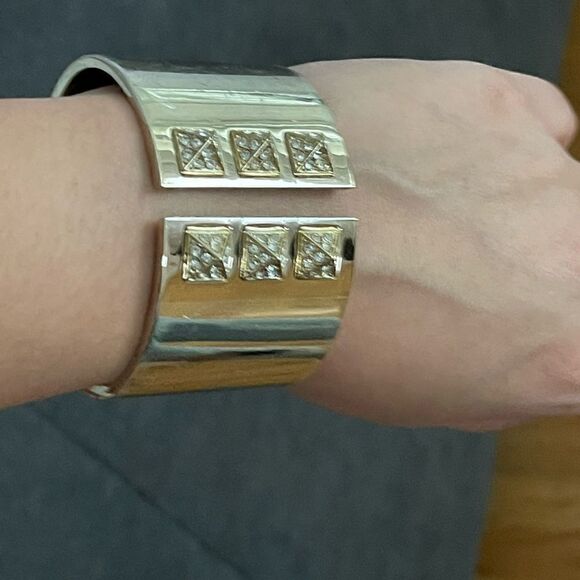 Bangle Victoria secret gold tone - Picture 7 of 9
